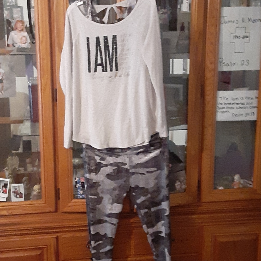 Girls size 18/20 justice outfit
